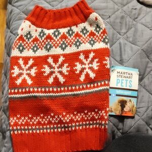 NWT Small Martha Stewart Festive Red and White Dog Sweater